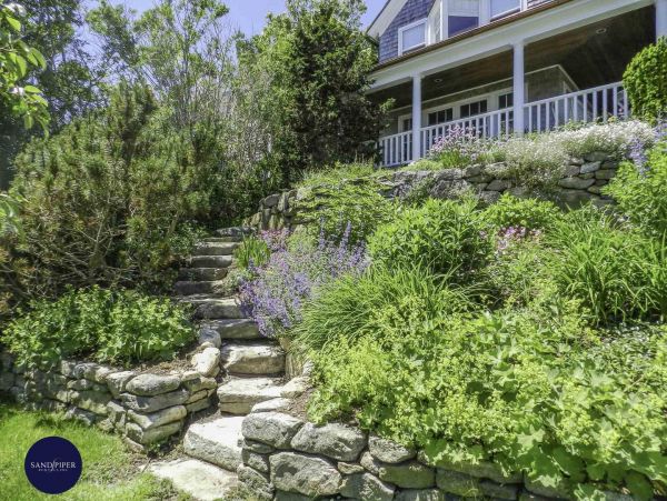 Cape Cod Home 994979