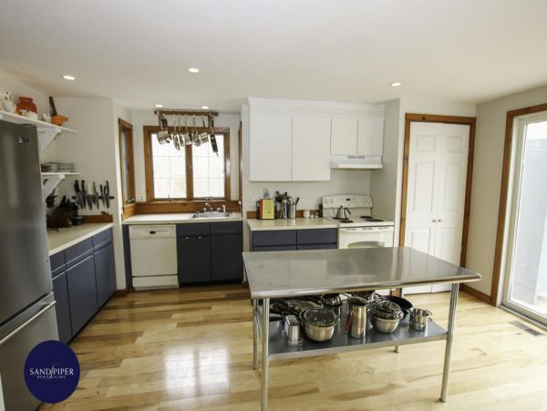Cape Cod Home 994980