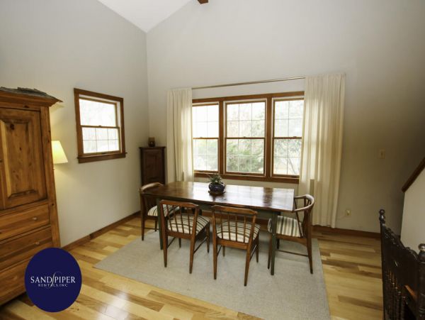 Cape Cod Home 994980