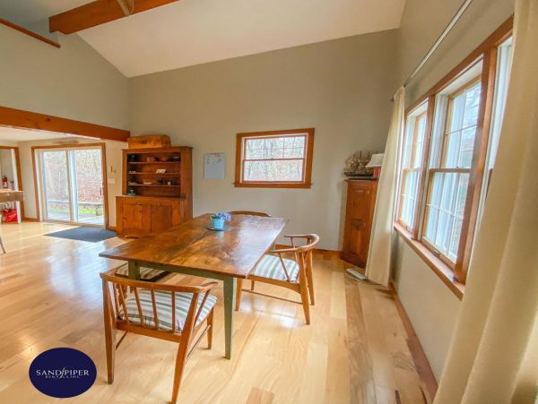 Cape Cod Home 994980