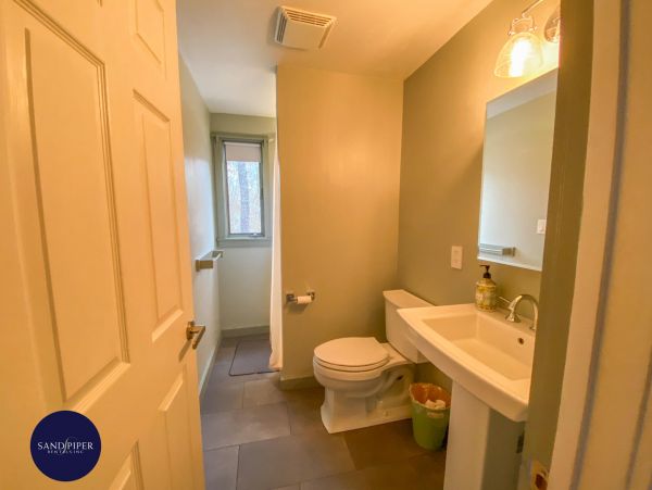 Cape Cod Home 994980