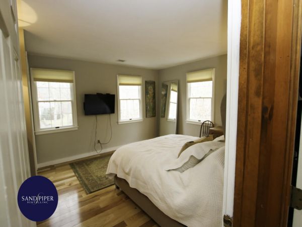 Cape Cod Home 994980