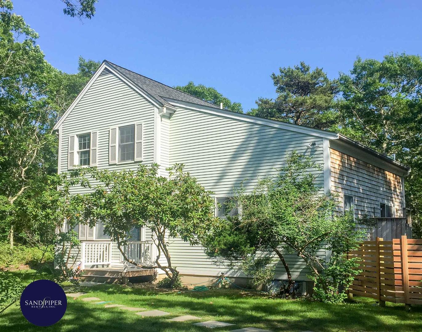 Cape Cod Home 994980