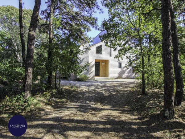 Cape Cod Home 994982