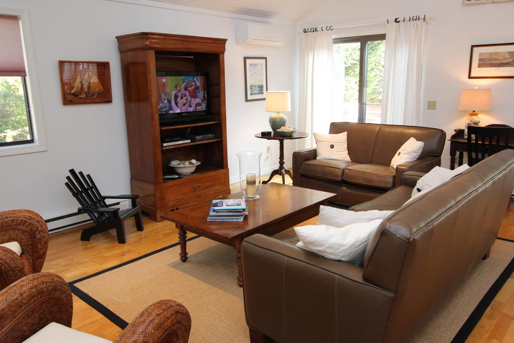 Cape Cod Home 994982