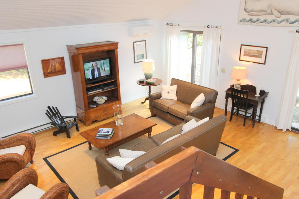 Cape Cod Home 994982
