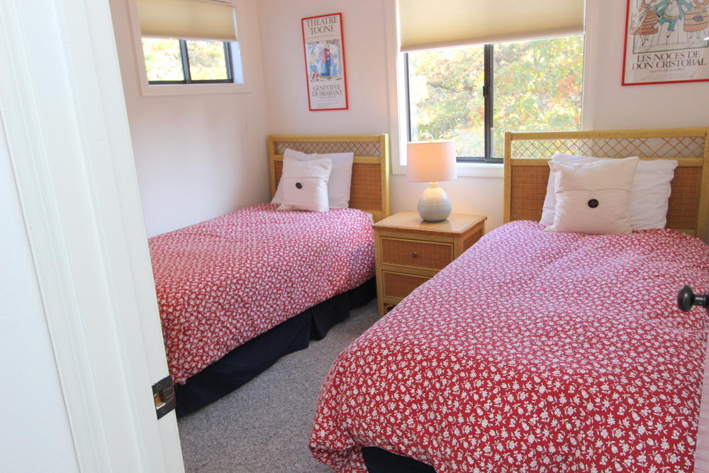 Cape Cod Home 994982