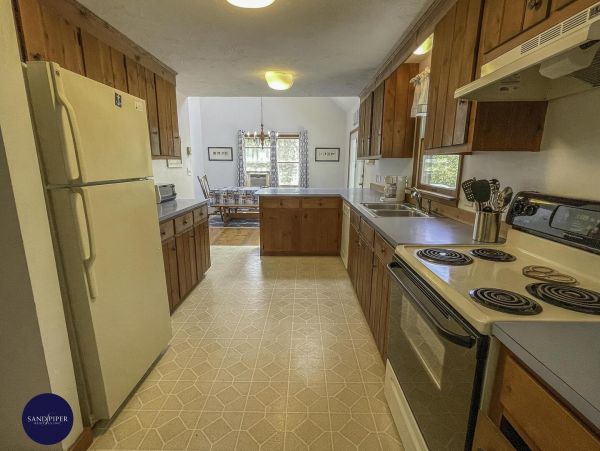 Cape Cod Home 994983