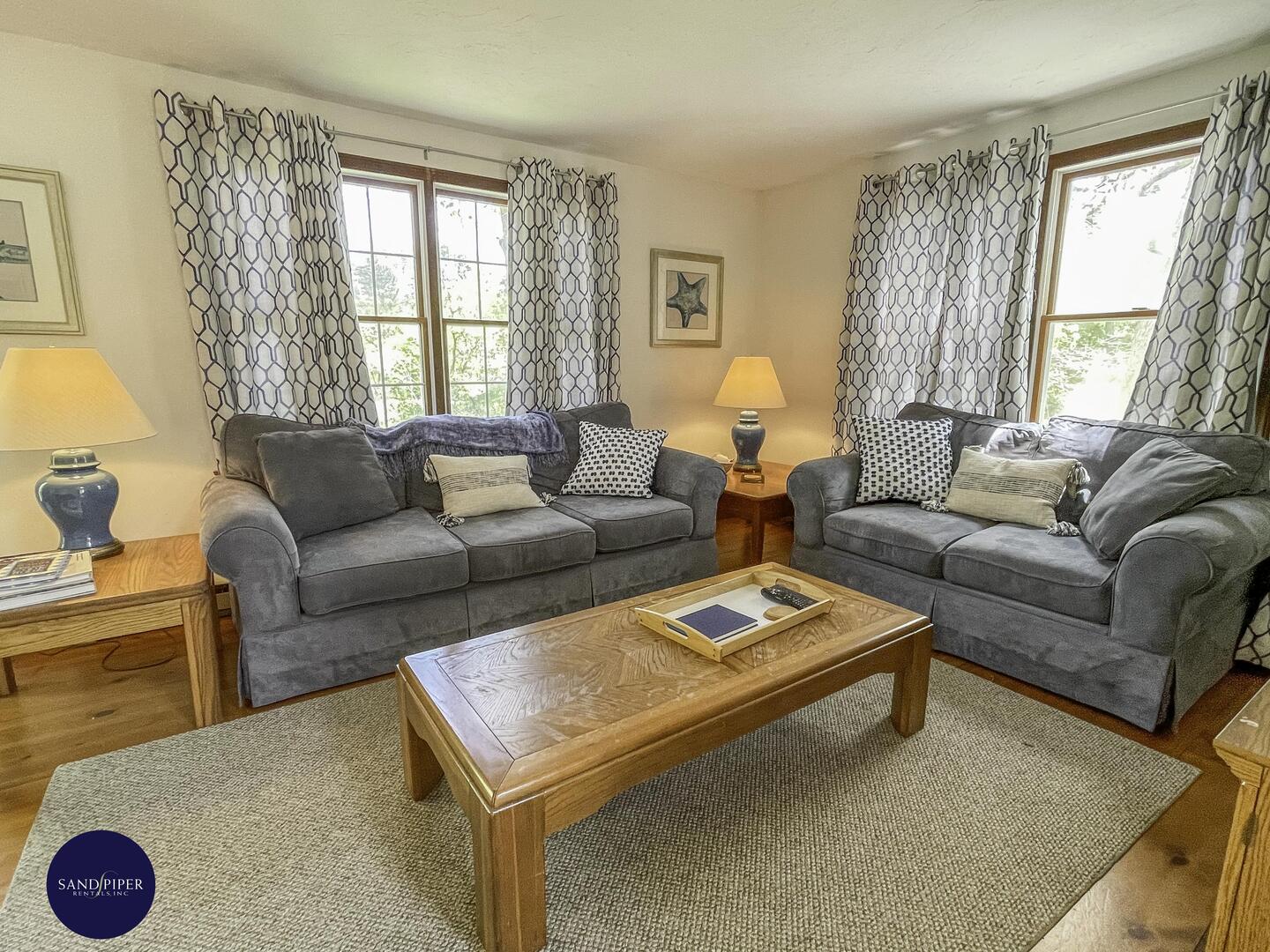 Cape Cod Home 994983