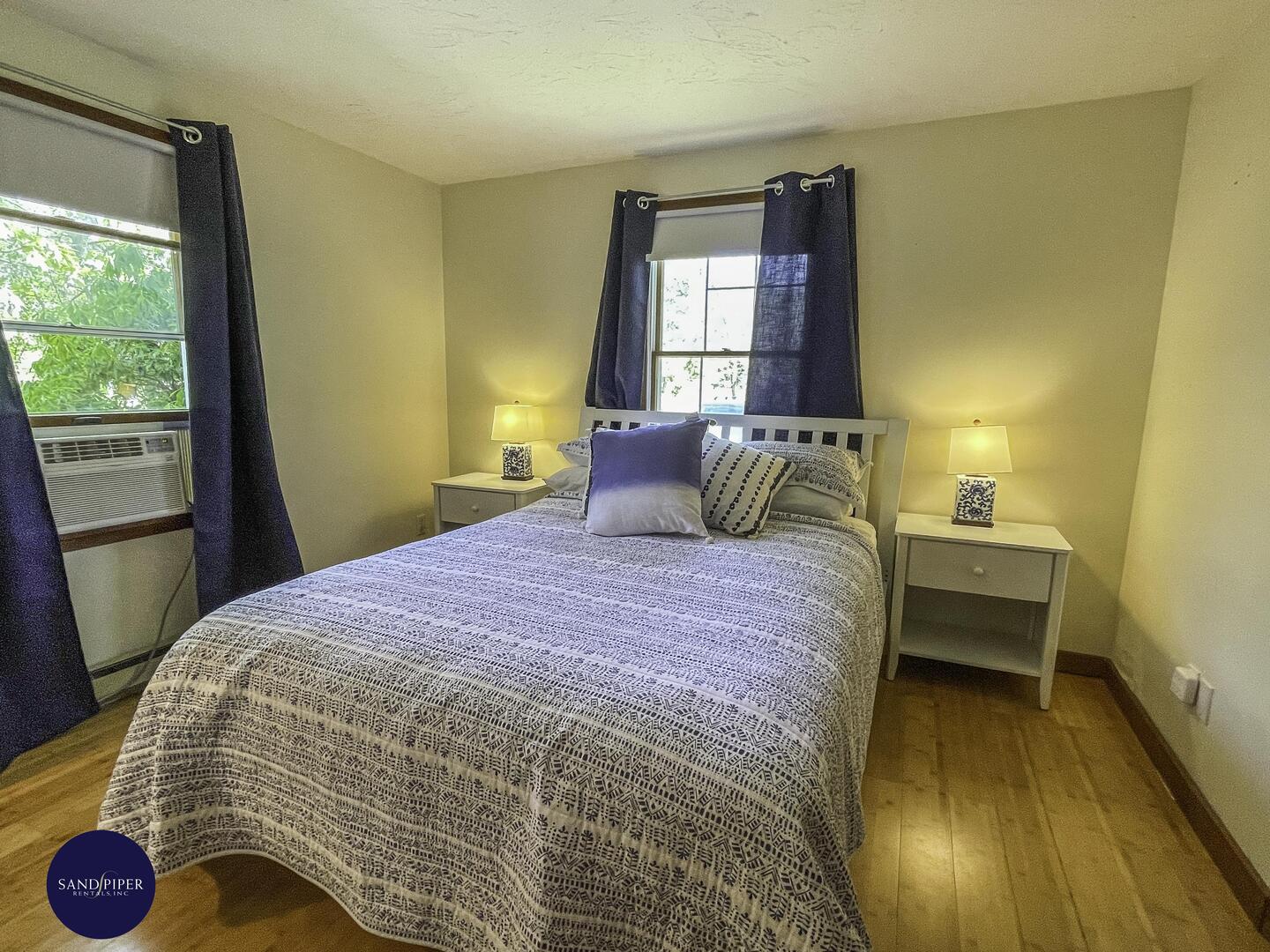 Cape Cod Home 994983