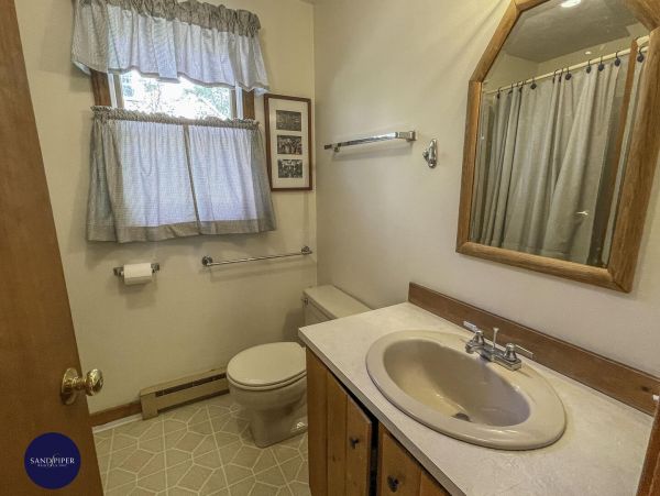 Cape Cod Home 994983