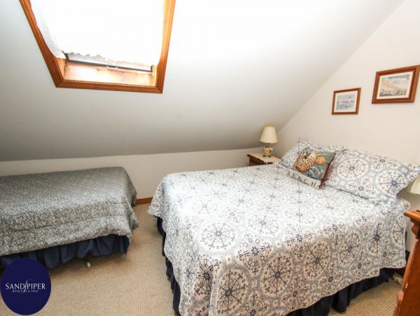 Cape Cod Home 994983