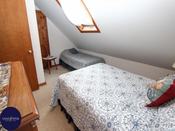 Cape Cod Home 994983