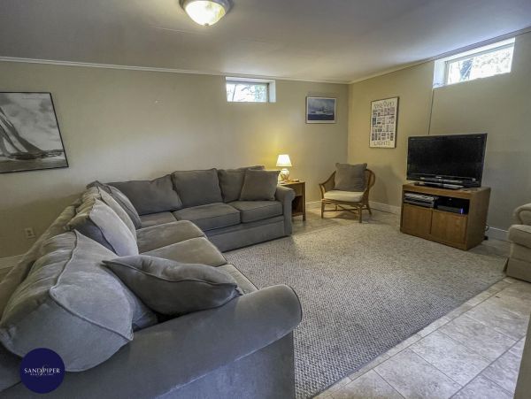 Cape Cod Home 994983
