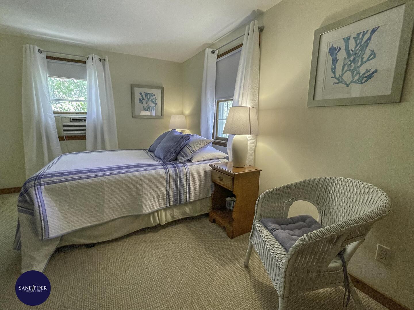 Cape Cod Home 994983