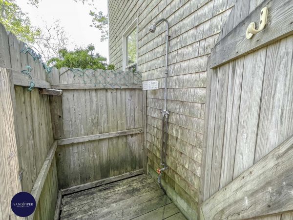 Cape Cod Home 994983