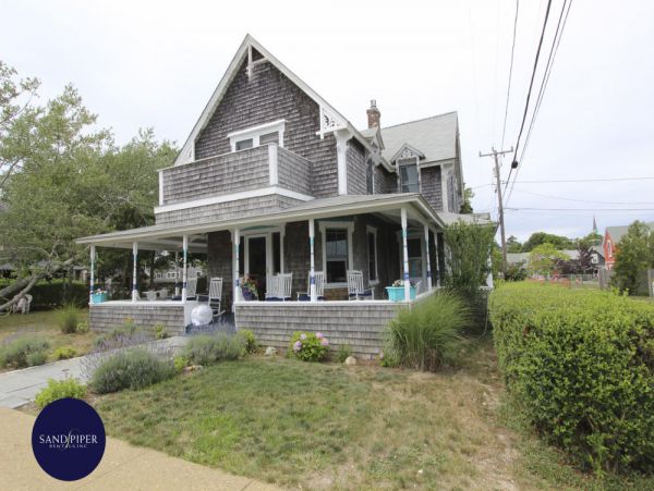 Cape Cod Home 994984