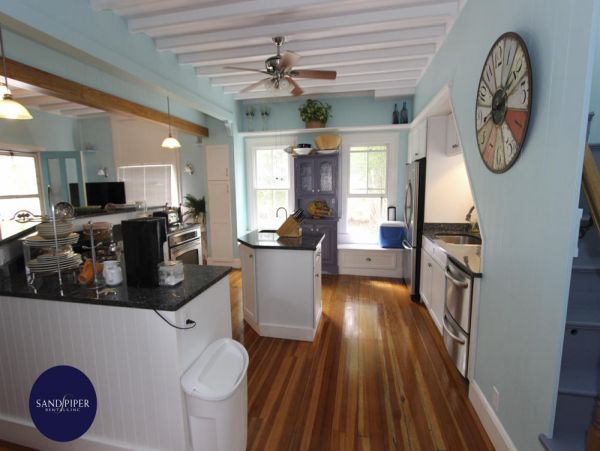 Cape Cod Home 994984