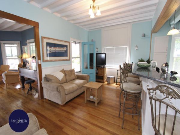 Cape Cod Home 994984