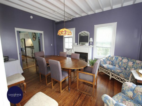 Cape Cod Home 994984