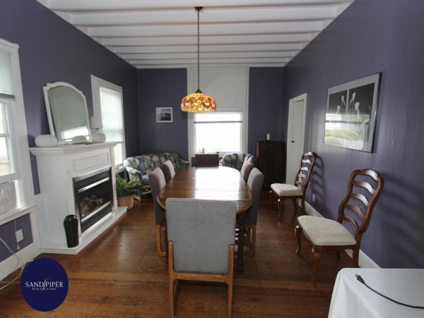 Cape Cod Home 994984