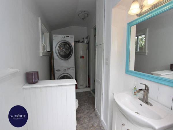 Cape Cod Home 994984