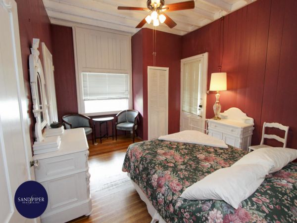 Cape Cod Home 994984