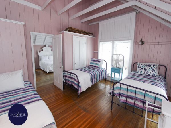 Cape Cod Home 994984