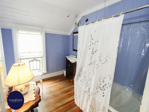 Cape Cod Home 994984