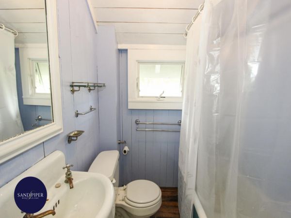 Cape Cod Home 994984