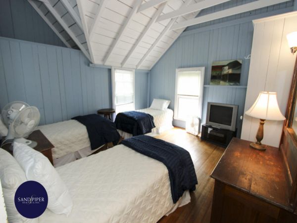 Cape Cod Home 994984
