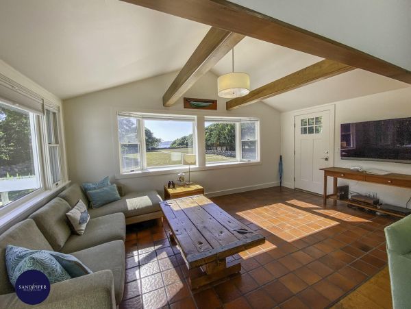 Cape Cod Home 994985