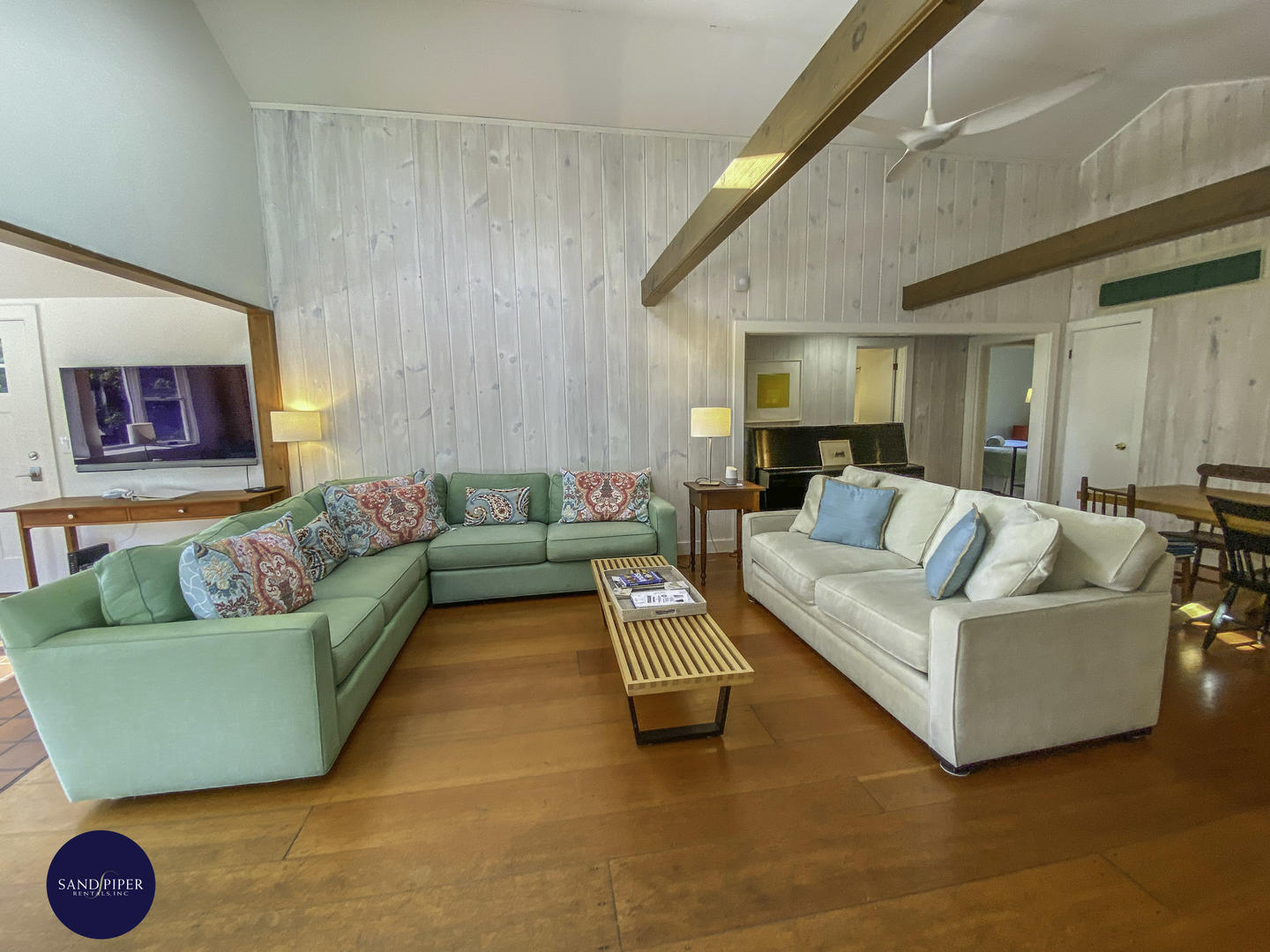 Cape Cod Home 994985