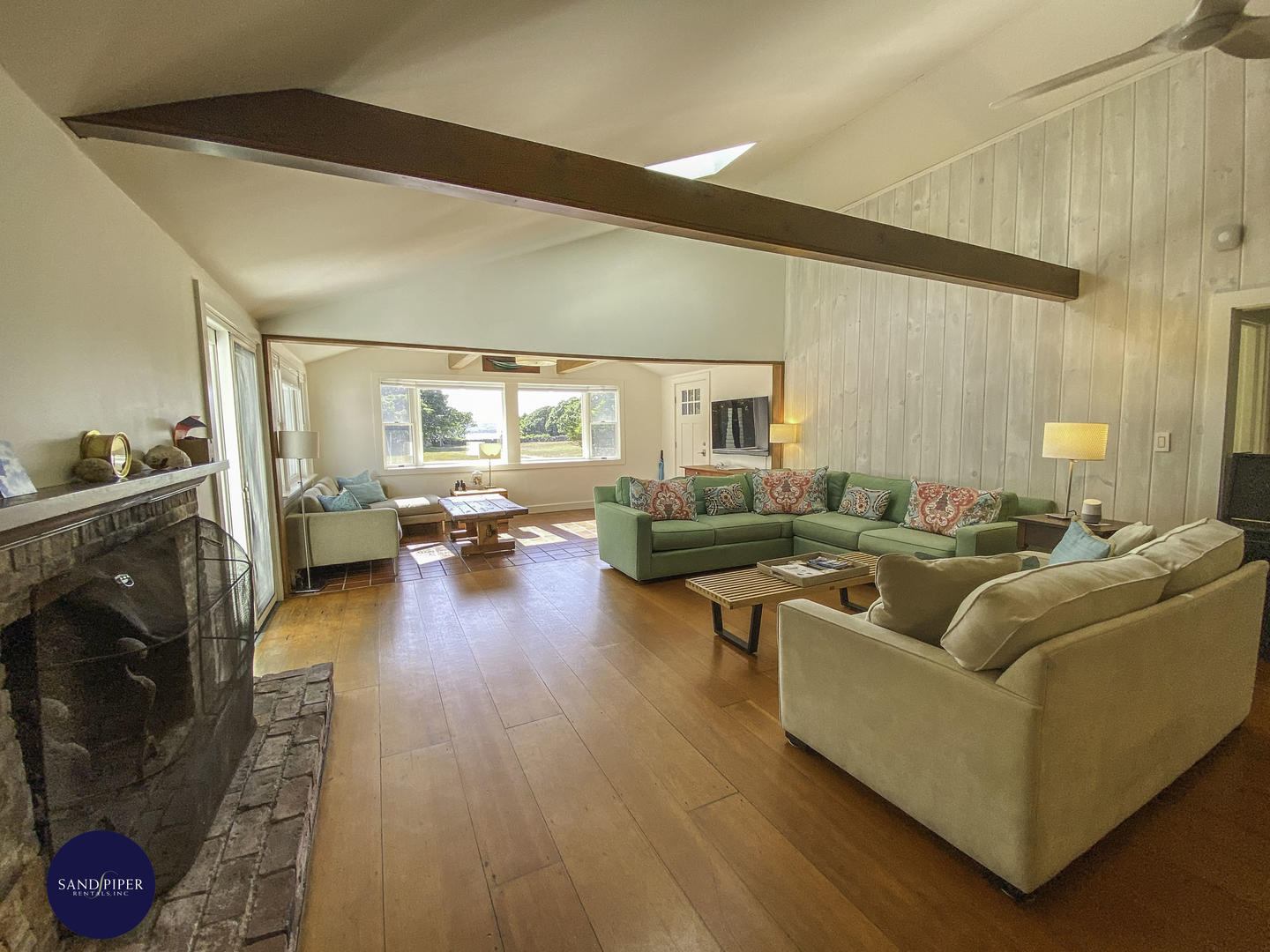 Cape Cod Home 994985