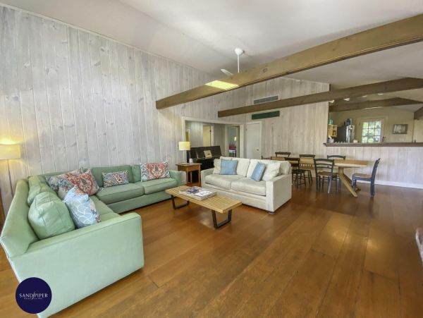 Cape Cod Home 994985