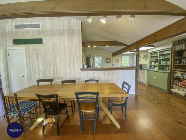 Cape Cod Home 994985