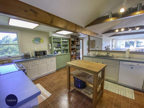 Cape Cod Home 994985