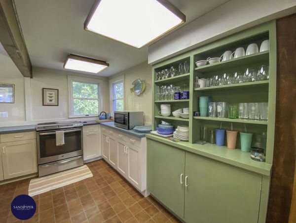 Cape Cod Home 994985