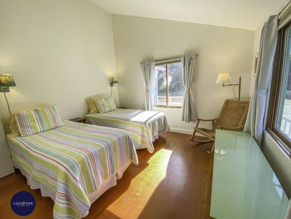 Cape Cod Home 994985
