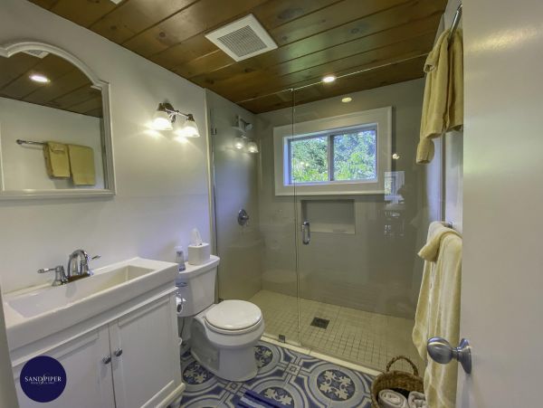 Cape Cod Home 994985