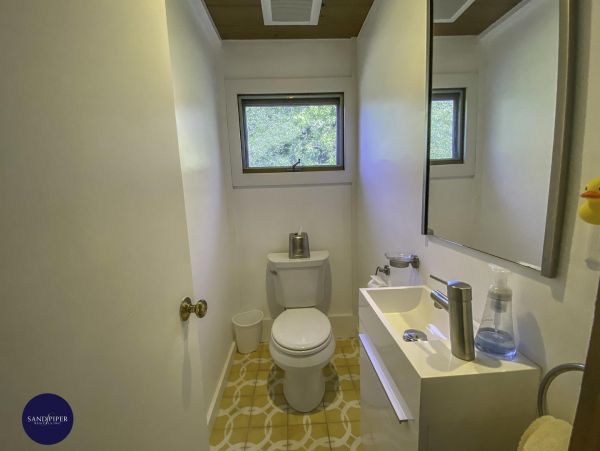 Cape Cod Home 994985