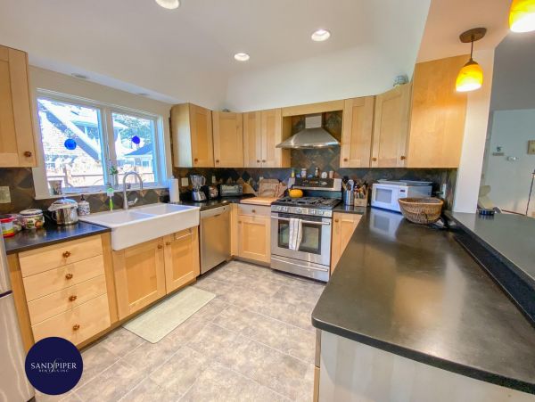 Cape Cod Home 994986