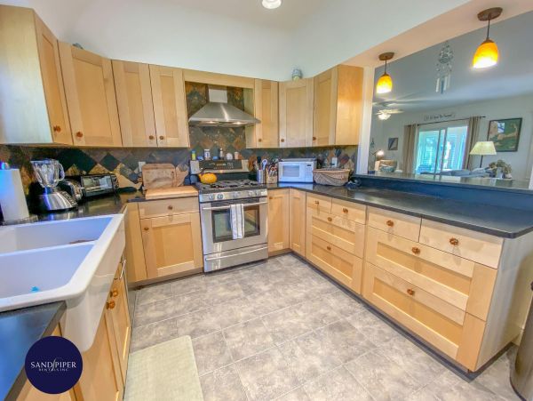Cape Cod Home 994986