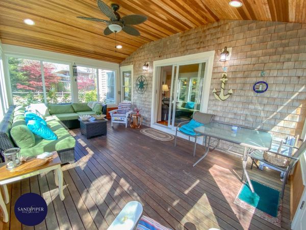 Cape Cod Home 994986