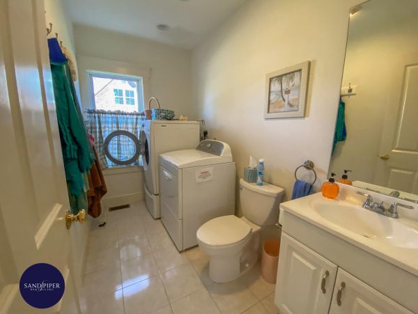 Cape Cod Home 994986