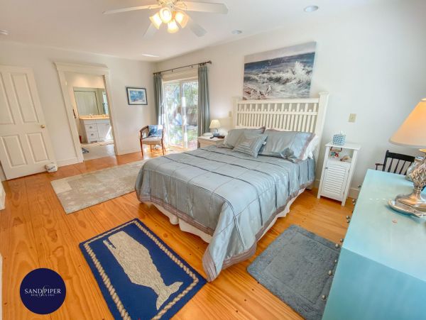 Cape Cod Home 994986