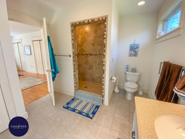 Cape Cod Home 994986