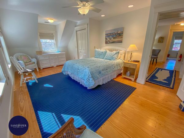 Cape Cod Home 994986