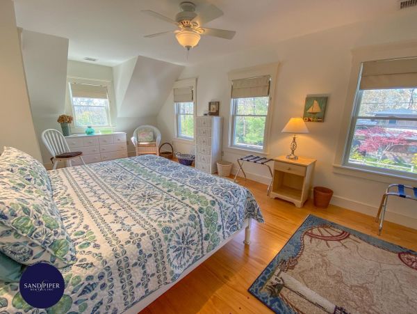 Cape Cod Home 994986