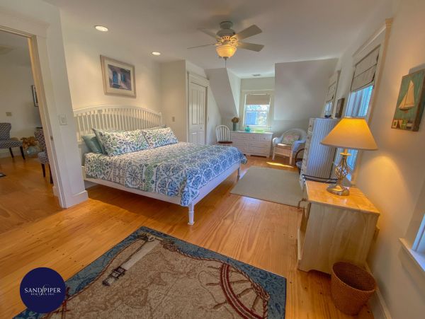 Cape Cod Home 994986